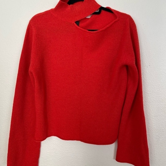 RIA
Langley Cut-Out Turtleneck Sweater - Picture 6 of 12